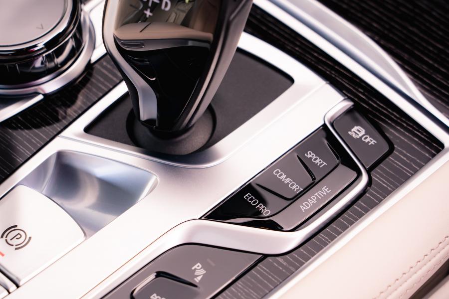 Детали интерьера BMW 730Ld (G12) 2019 года  (UK) (фото 10 из 36)